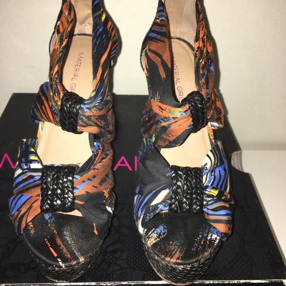 Material Girl “Tropical” black Wedge Sandals - Picture 4 of 7